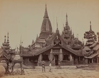 ビルマの寺院、マンダレーの中庭